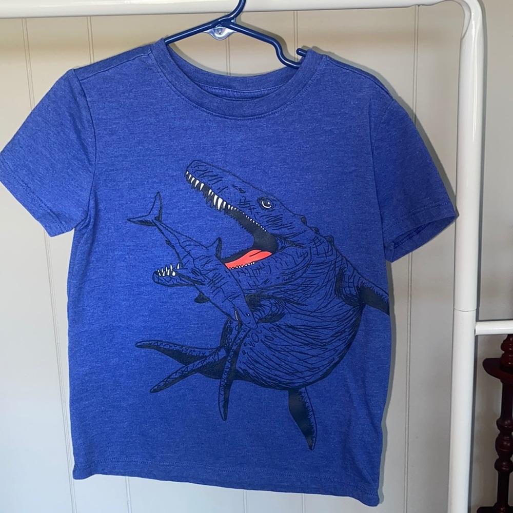 Cat & Jack t-shirt Size 4/5